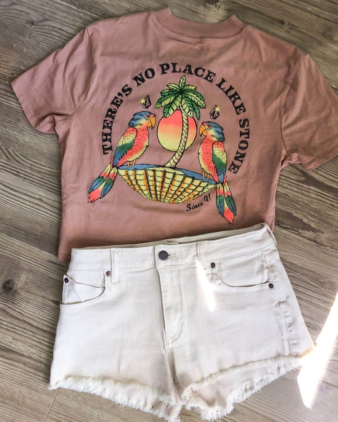 Volcom Women'sさんのインスタグラム写真 - (Volcom Women'sInstagram)「If you need us, you will find us in this outfit 🌞 🍹」5月10日 23時47分 - volcomwomens