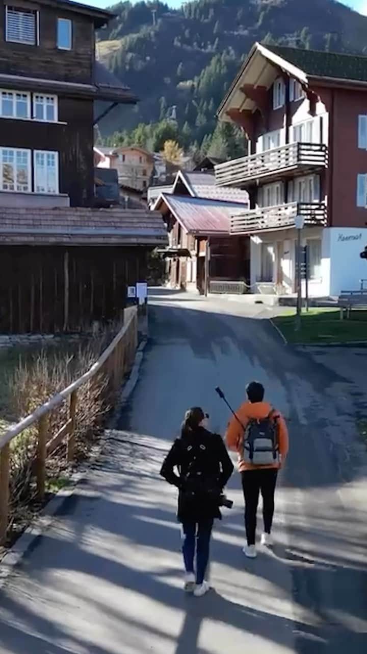 ベア・アロンゾのインスタグラム：「“No matter the view, I want to see it with you.” ❤️」