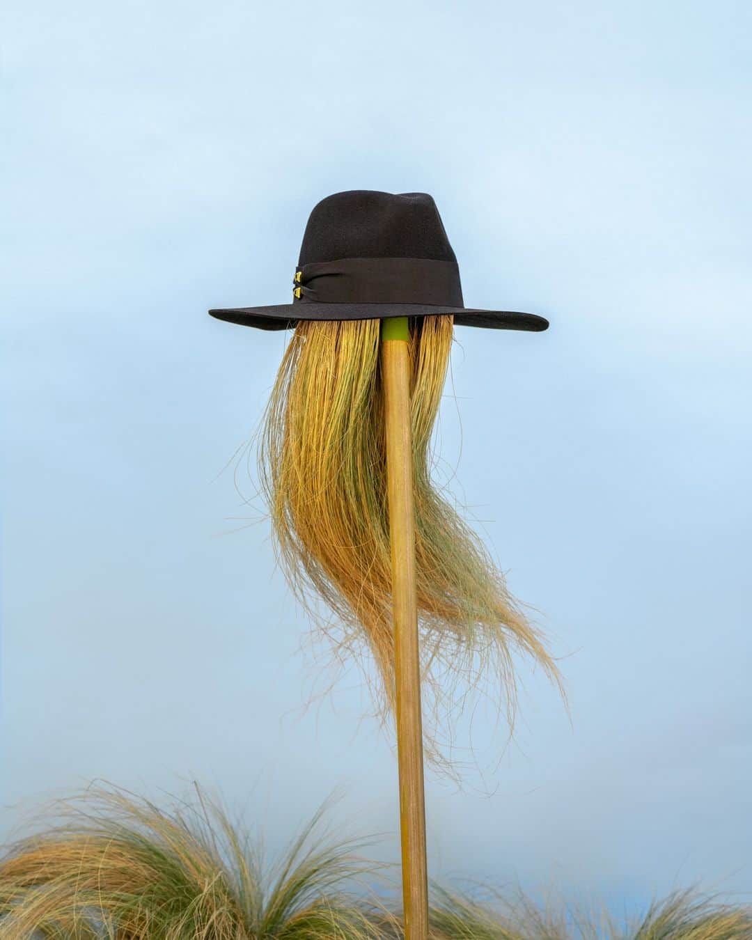 エルメスのインスタグラム：「Guess who?​ Photograph by @brookedidonato ​  #CoolProfile​ #FaubourgMédorHat ​ #Hermes ​」