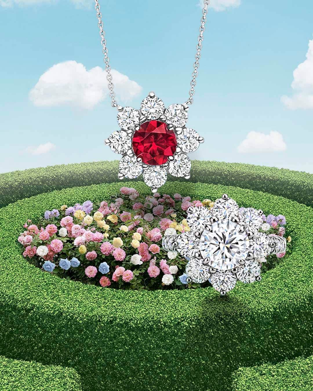 ハリー・ウィンストンのインスタグラム：「Wander through the Winston Maze to discover these radiant floral-inspired gems fit for afternoon tea under the springtime sky – link in bio. #HarryWinston #WinstonMaze」