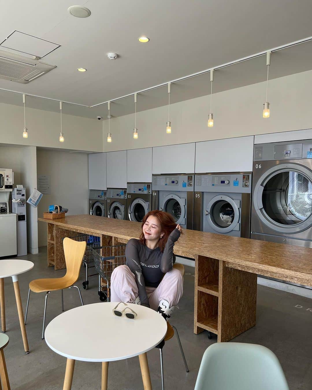 ヒロタナギサのインスタグラム：「_  @goodlaundryplace  コインランドリーの中にカフェがある場所🪐  今度はカフェ空いてる時に来たい♡」