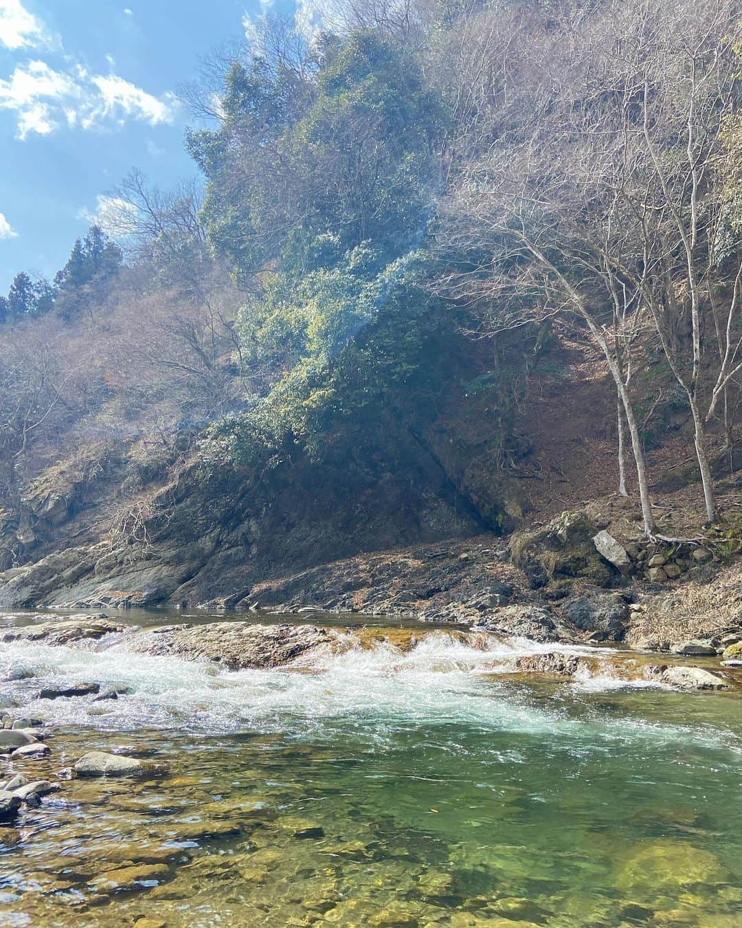 南琴里のインスタグラム：「しぜんがつくるもの、ひとがつくるもの💭 . 自然の中でコツコツ作っていくこと、楽しい。 . . . #自然が好き #川 #キャンプしたい」