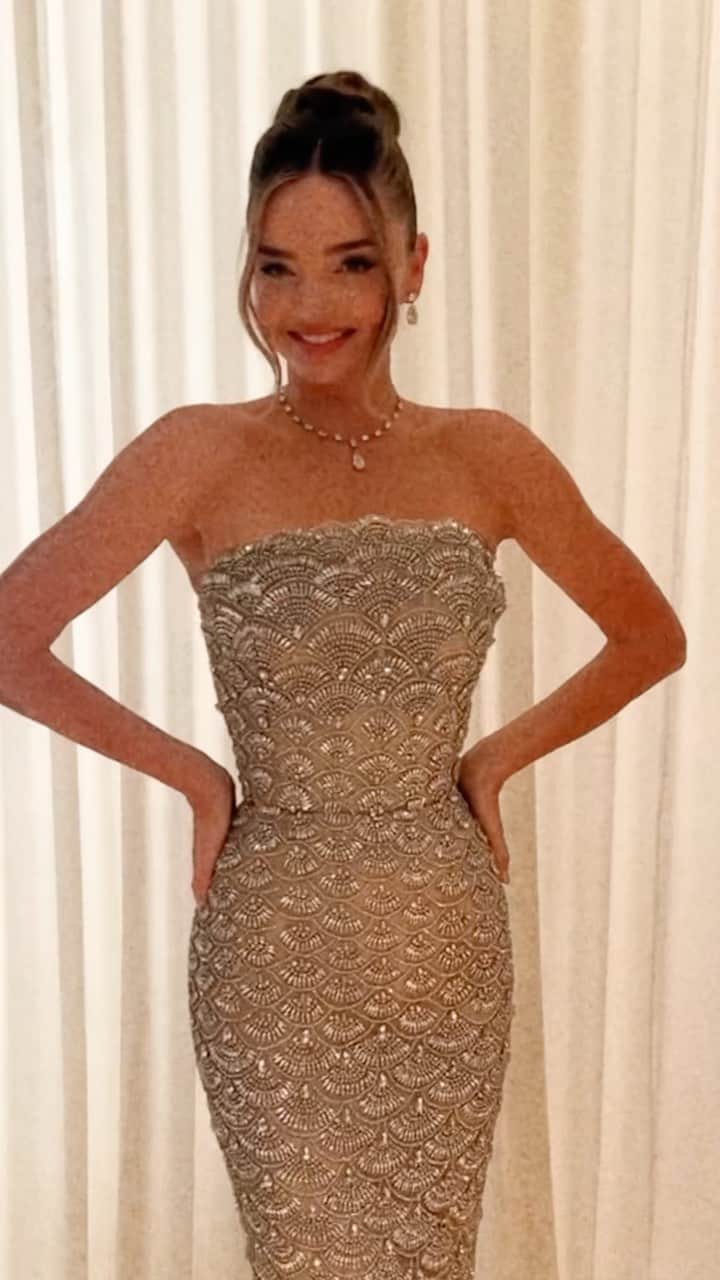 のインスタグラム：「An ode to @oscardelarenta ✨」