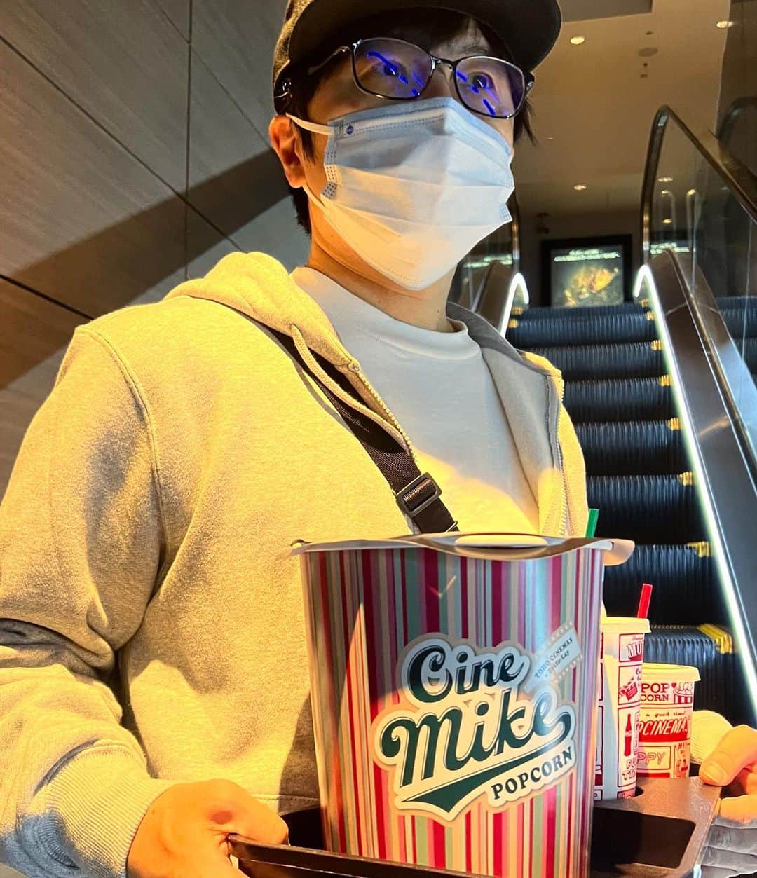バカリズムのインスタグラム：「「ザ・スーパーマリオブラザーズ・ムービー」を観た！ 面白かった！」