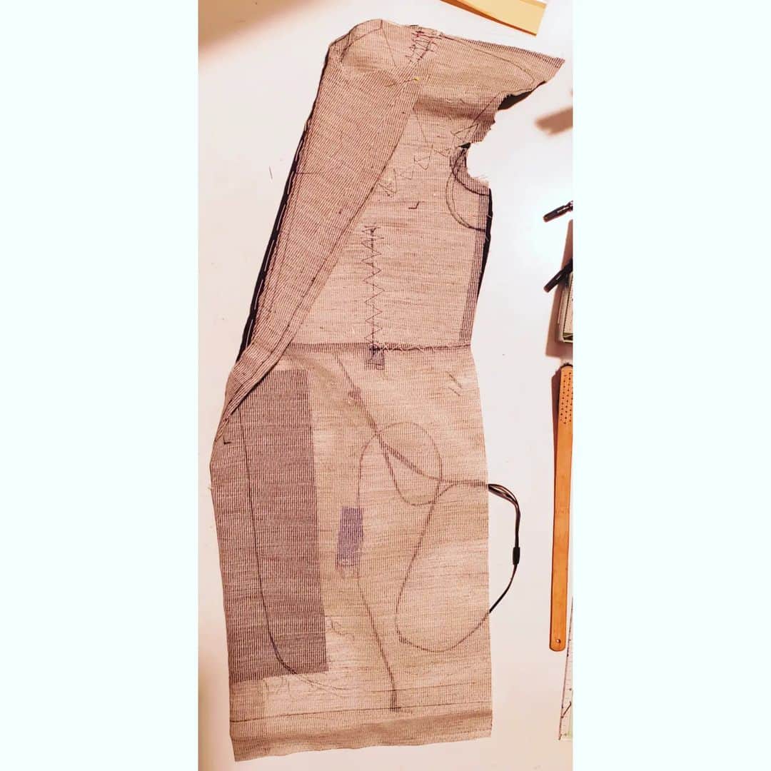 信國太志のインスタグラム：「Japanese skelton canvas. Lightest and airly but still folmative texture. In terms of cutting I like making front upper body quite tight contrasting to wider back.」