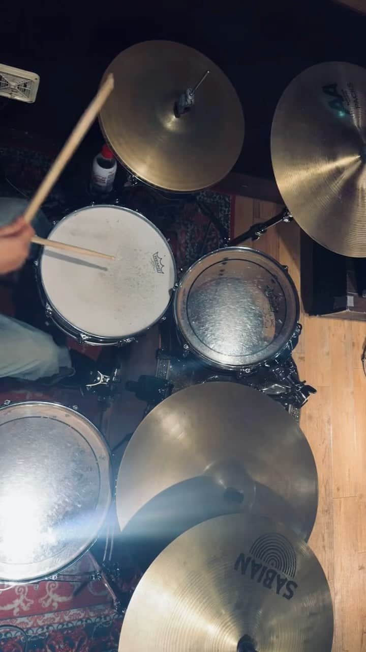 有田清幸のインスタグラム：「#alanismorissette  #handsinmypocket   #instadrum  #drumlife #drumcover  #grooves  #dwdrums #meinlcymbals #groove  @dwdrums @meinlcymbals  @nobleandcooley  @rupert_neve」