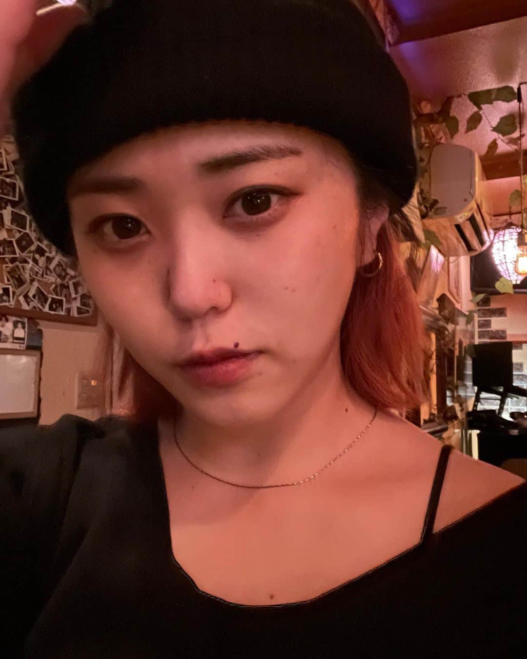 よしかわなみさんのインスタグラム写真 - (よしかわなみInstagram)「ニット帽かわいいね❗️ ネイルも変えたヨッ」5月11日 0時53分 - _chocoichi56_