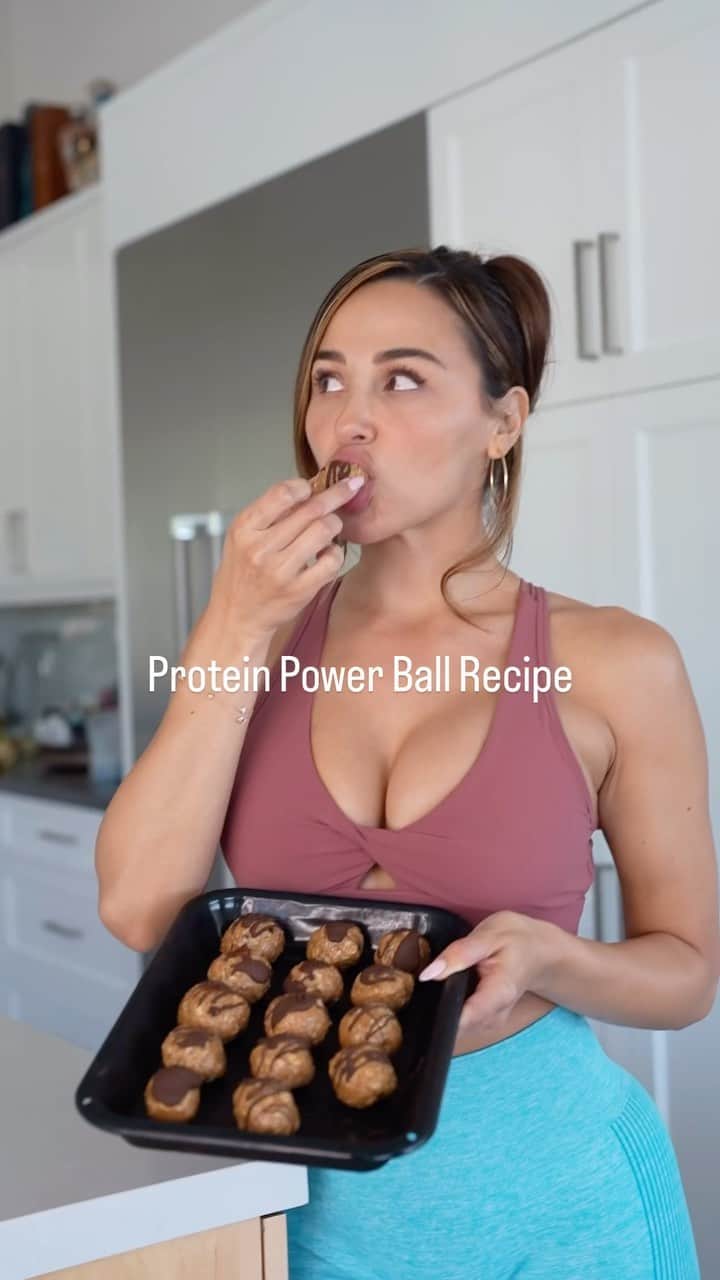 アナ・チエリのインスタグラム：「Hands Down My Favorite Recipe 🙌🏽 Save Now, Make Later  PS you can use any type of Nut Butter, I used Almond.」