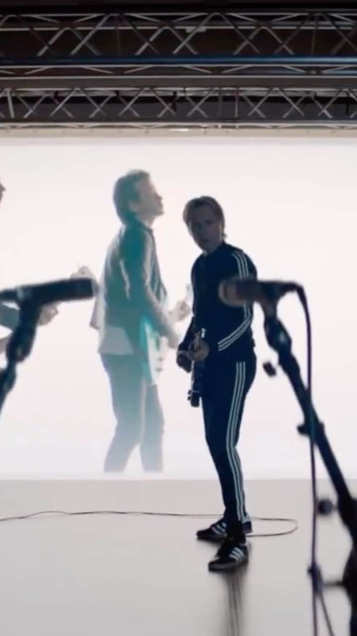 フランツ・フェルディナンドのインスタグラム：「Which of our music videos is your favourite?」