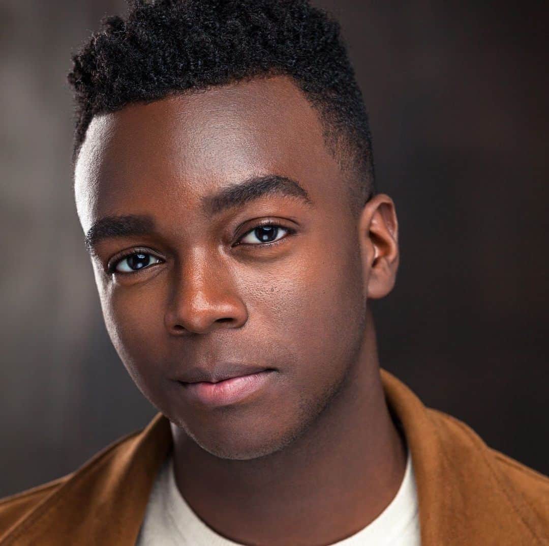 マイケル・ジャクソンのインスタグラム：「Wonza Johnson made his Broadway debut as a swing member of the @mjthemusical cast. He has performed in the tour of the musical “Hamilton” and on TV in CBS’s “Blue Bloods”. Hit the link in stories to get your tickets now for Broadway performances through January 7th 2024.」