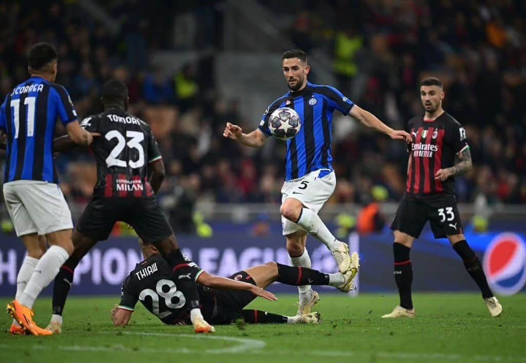 ロベルト・ガリアルディーニさんのインスタグラム写真 - (ロベルト・ガリアルディーニInstagram)「Prima battaglia vinta!!! 🖤💙 @inter  #UCL #MilanInter」5月11日 6時41分 - roberto.gagliardini