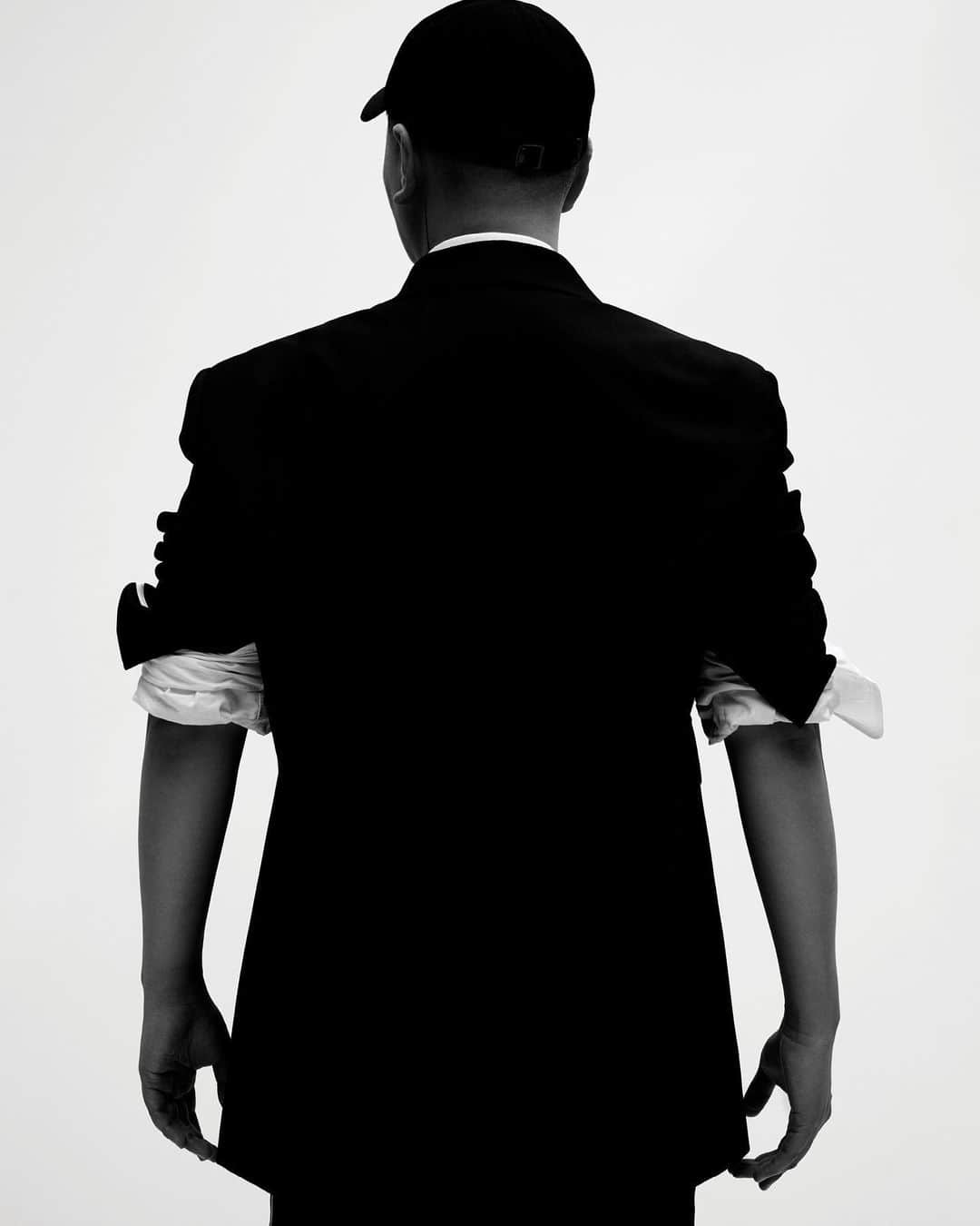ヘルムート ラングのインスタグラム：「HELMUT LANG IS PLEASED TO ANNOUNCE THE APPOINTMENT OF PETER DO AS CREATIVE DIRECTOR, EFFECTIVE MAY 15, 2023.  PETER, Photographed by © MARIO SORRENTI, 2023」