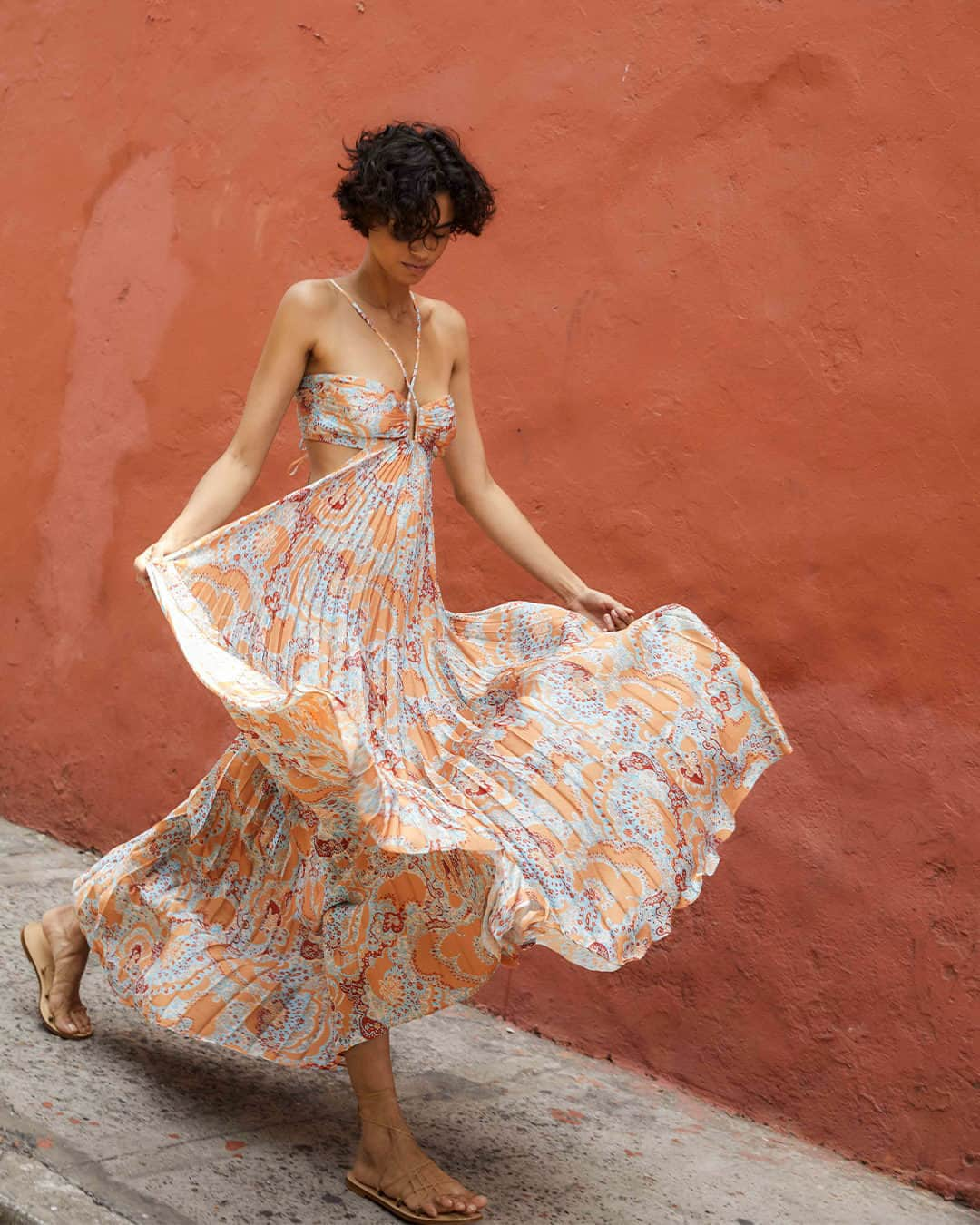 エーエルシーのインスタグラム：「Our sun-bleached print offers dimension to the newest iteration of the best-selling Moira gown.」