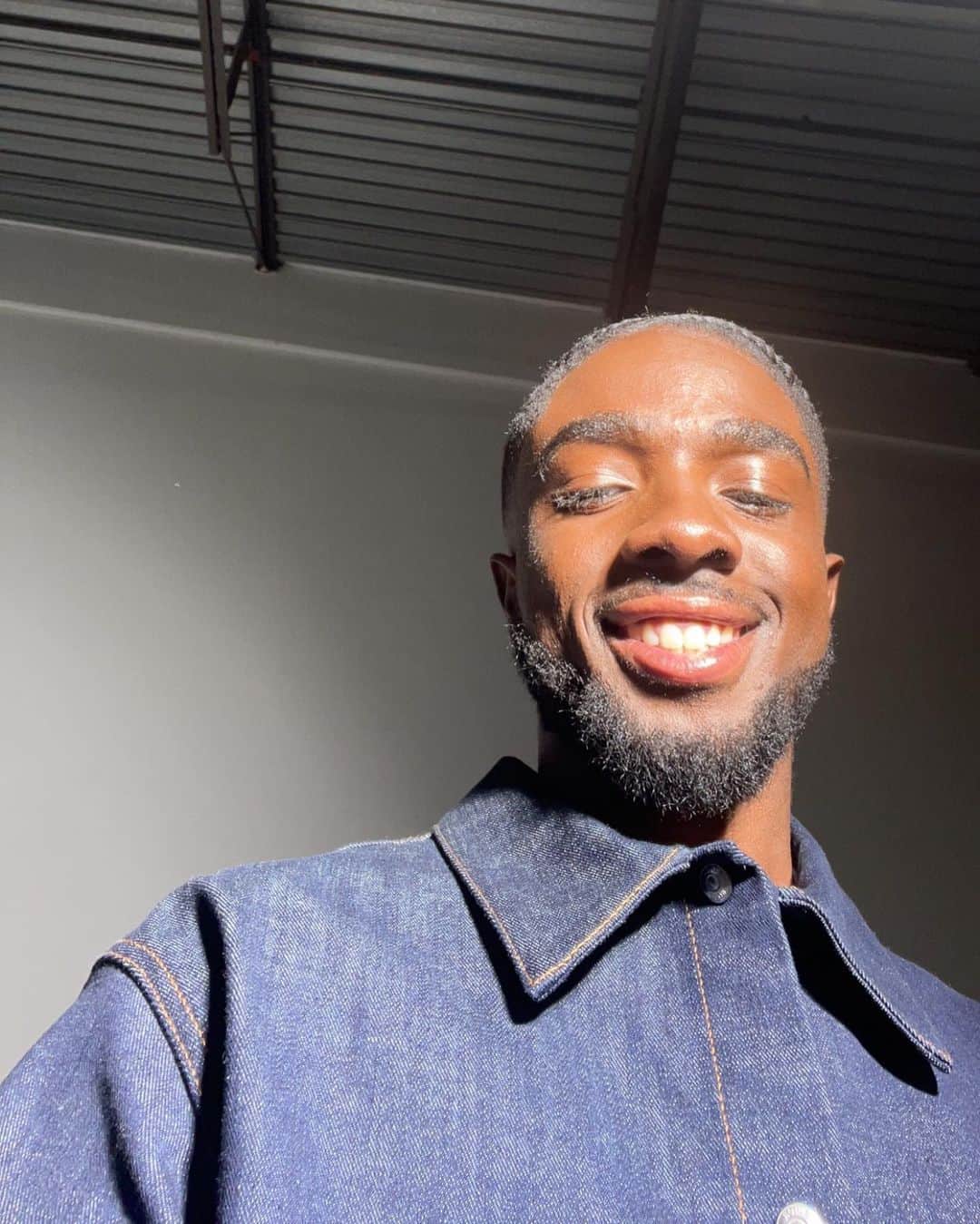 のインスタグラム：「Tell someone you Love them today 🤍💙」