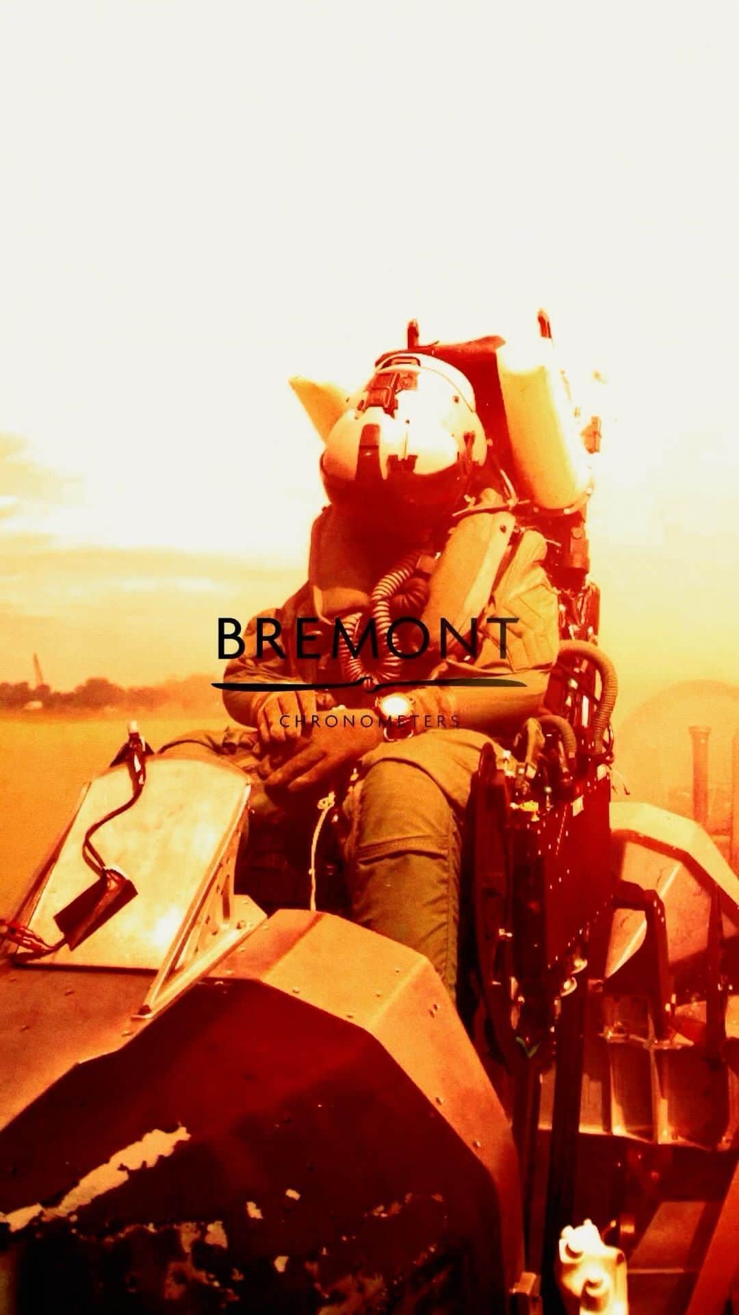 のインスタグラム：「THE LIMITED EDITION BREMONT MB VIPER 🪂  Bremont introduces a new generation of pilot’s watch, a Bremont and Martin-Baker concept test watch brought to life.  To test Bremont’s manufactured movement series, the ENG300, we enlisted the support of British aviation company @eject_eject to create a concept test instrument that put the ENG300 series through the most extreme testing environment, equaling that of fighter ejection seat technology.   Capturing the imagination of both Bremont and Martin-Baker, the Limited Edition MB Viper was born, a lightweight model, crafted from titanium and anodised aluminium, limited to just 300 pieces.   Find out more about the MB Viper and it’s testing at the Link-in-Bio 🔗  #BremontWatches #BremontMB #MBViper #MyBremontMB #TestedBeyondEndurance #Watches #Watchcollector #LimitedEditionWatch #MakeTimeCount  #ENG300」