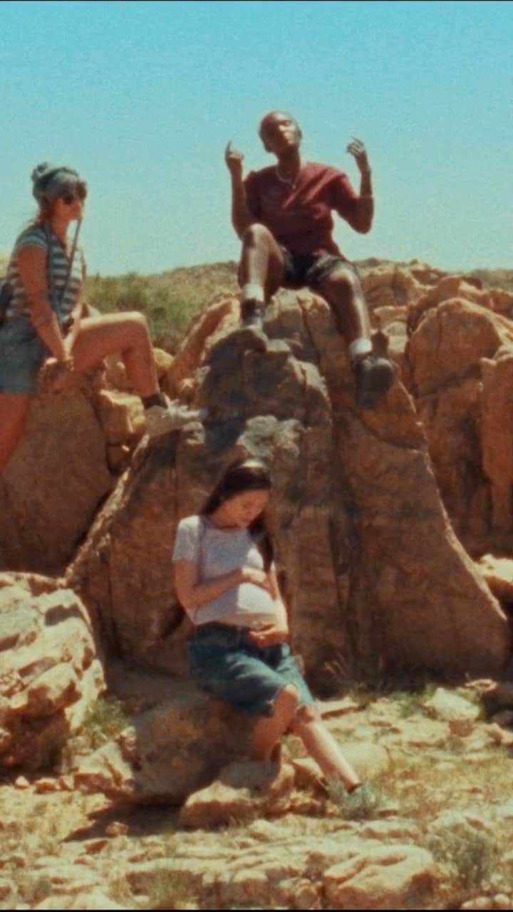 Vevoのインスタグラム：「@phoebebridgers joins @arlo.parks on their sublime track “Pegasus”, the fourth single from the sophomore LP ‘My Soft Machine’, watch here ▶︎ [Link in bio]」