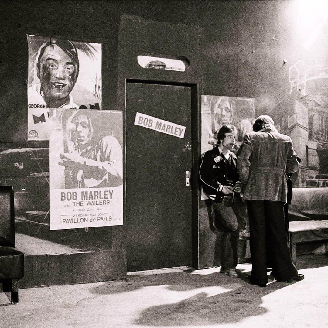 ボブ・マーリーさんのインスタグラム写真 - (ボブ・マーリーInstagram)「On 10 May 1977, Bob Marley & The Wailers kick off the #Exodus tour at the Pavillon de Paris in France! #todayinbobslife #bobmarley  📷s by @davidburnettfoto @dennismcevoymorris  ©️ Fifty-Six Hope Road Music Ltd.  📖 see more rare & unseen photos like these in our ‘Bob Marley: Portrait Of The Legend’ photo book at the link in story.  #paris #france #exodustour #1977 #reggae #musichistory #todayinhistory #rockhistory」5月11日 3時44分 - bobmarley