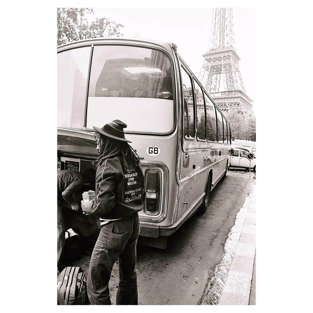 ボブ・マーリーさんのインスタグラム写真 - (ボブ・マーリーInstagram)「On 10 May 1977, Bob Marley & The Wailers kick off the #Exodus tour at the Pavillon de Paris in France! #todayinbobslife #bobmarley  📷s by @davidburnettfoto @dennismcevoymorris  ©️ Fifty-Six Hope Road Music Ltd.  📖 see more rare & unseen photos like these in our ‘Bob Marley: Portrait Of The Legend’ photo book at the link in story.  #paris #france #exodustour #1977 #reggae #musichistory #todayinhistory #rockhistory」5月11日 3時44分 - bobmarley