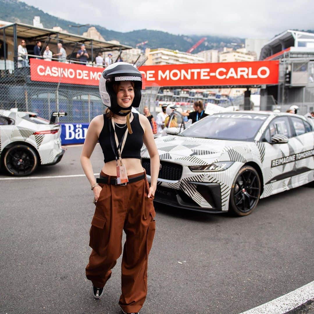 エリー・バンバーさんのインスタグラム写真 - (エリー・バンバーInstagram)「an electrifying weekend with @jaguar @jaguarracing for the @fiaformulae in Monaco」5月11日 3時45分 - elliebamber_