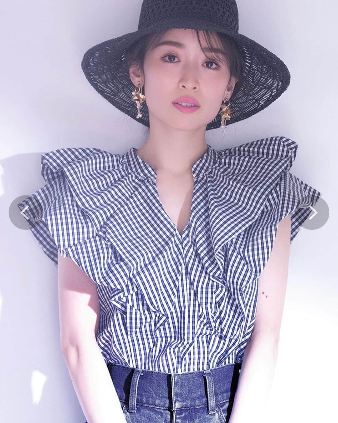 Fleur Fleurのインスタグラム：「超多客人上嚟門市🥳📍 歡迎各位上嚟門市參觀 今個星期四五六都係由下午一點收夜晚九點  歡迎上嚟門市睇衫試身 香港驟暖還寒寒嘅嘅天氣真係搞唔掂 所以呢幾日真係特別多客人 上嚟買外套同埋夏天cardigan!  上嚟睇啦全部都現貨發售  新作全部有八折 購買兩件可享免費順豐送貨服務 香港同埋澳門嘅客人都歡迎WhatsApp 直接訂購🔥🔥🔥: 5572-9458 門市地址: 恩平道52號2樓A室(希慎廣場步行1分鐘)」