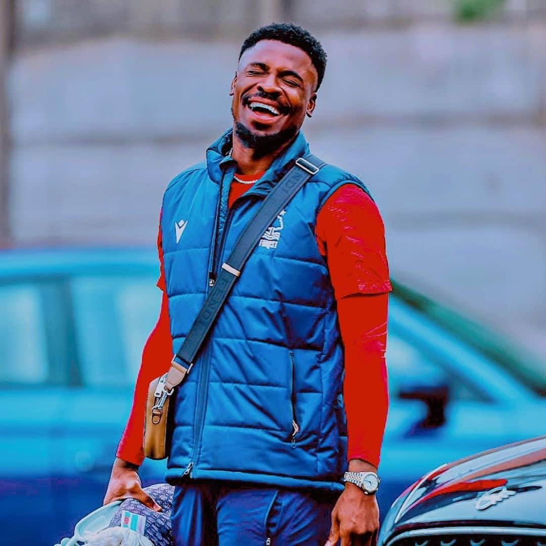 セルジュ・オーリエのインスタグラム：「Past and present are part of life but History Brings the Two Together 🤞🏾  Pray🧎🏿, ask 🙋🏾‍♂️and be patient⏳, What God has Planned for you is even Better than what you thought I Promise you 🙏🏾✨✨✨✨ #JEFE🫡」