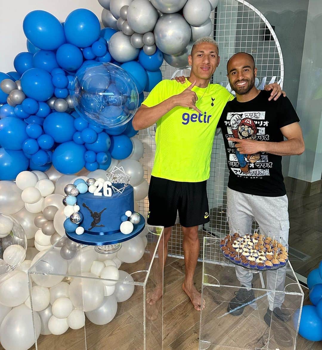 ルーカス・ロドリゲス・モウラ・ダ・シルヴァのインスタグラム：「Feliz aniversário meu guerreiro. Que DEUS abençoe muito a tua vida! Você é fera! 🐦🥳🎂」