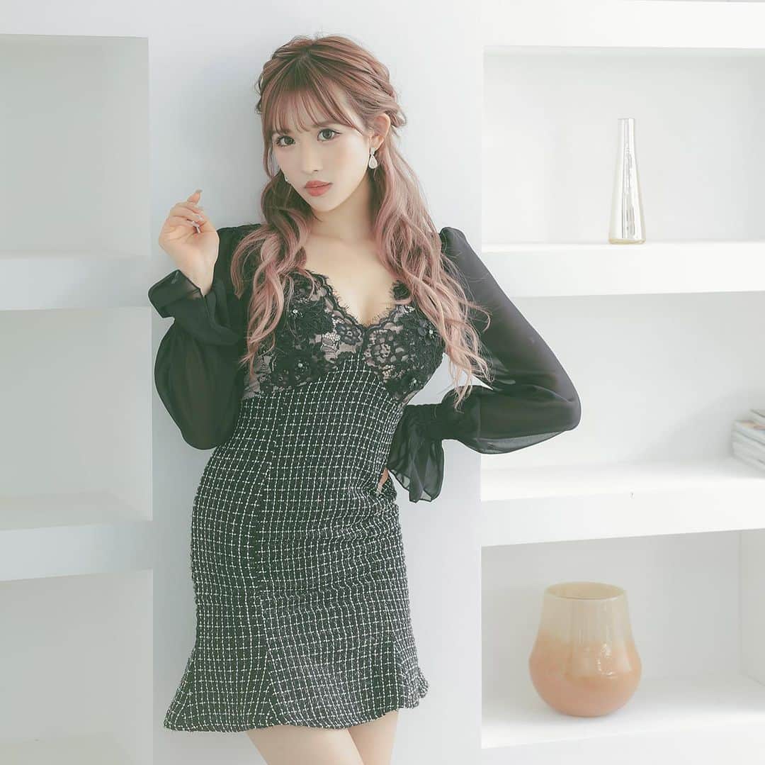 ドレスショップTIKA公式さんのインスタグラム写真 - (ドレスショップTIKA公式Instagram)「人気急上昇🥺❤️‍🔥可愛いも上品も欲張りGETできちゃうツイードドレスを𝑪𝒉𝒆𝒄𝒌🎀❕  #キャバドレス #キャバクラドレス  #キャバドレス通販 #キャバドレスはTika  #ツイード #ツイードドレス  #歌舞伎町キャバ嬢 #六本木キャバクラ #銀座クラブ  #北新地キャバクラ #ミナミキャバクラ #すすきのキャバ嬢」5月11日 15時52分 - dress_tika
