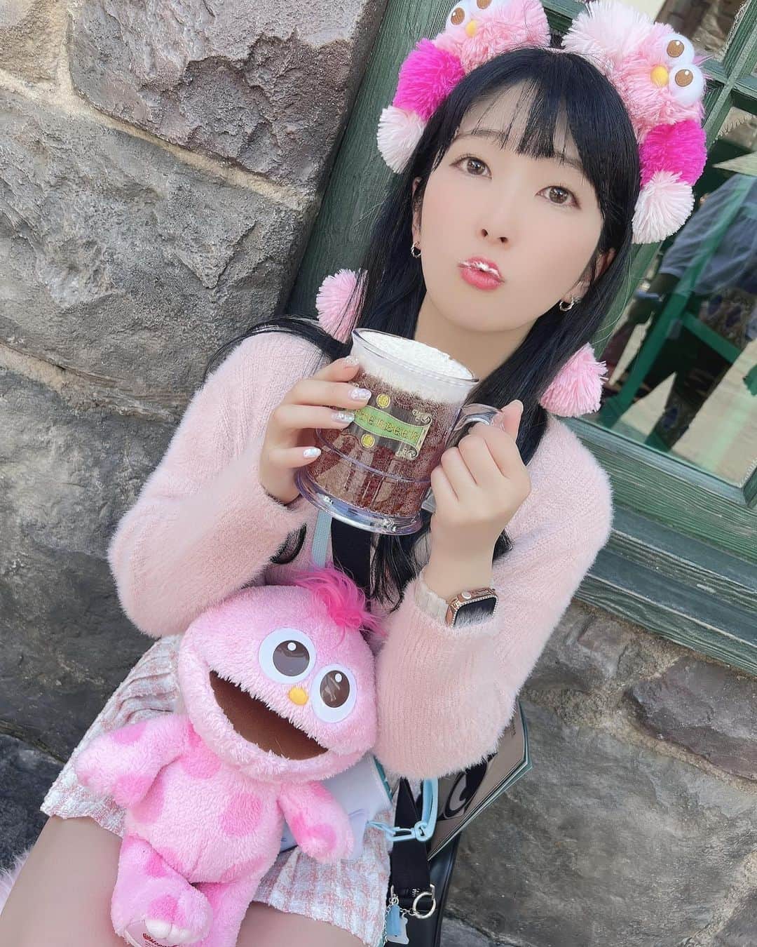 服部彩香のインスタグラム：「バタービール(๑'灬'๑) . #USJ #ユニバ #バタービール #ハリーポッター #モッピー」