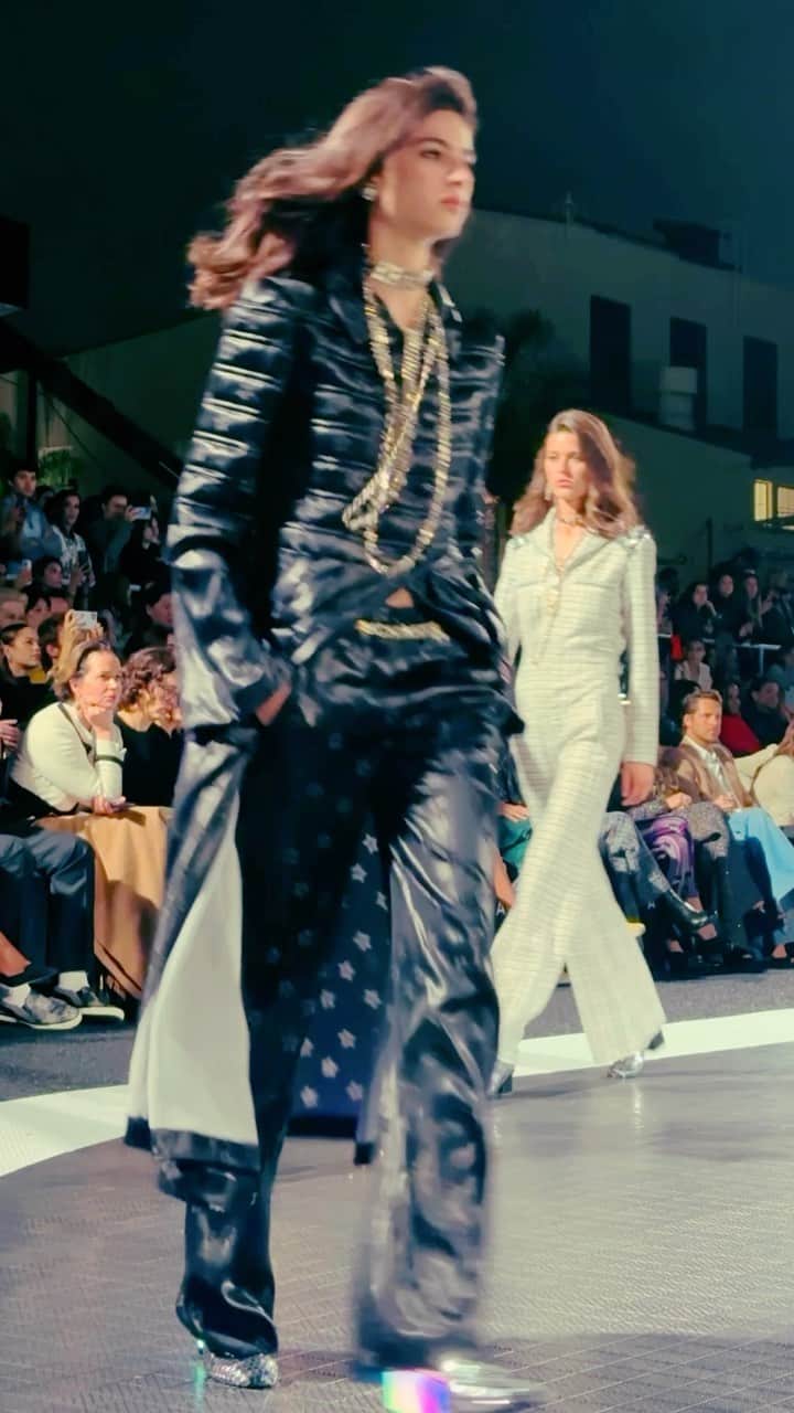 カロリーヌ・ド・メグレのインスタグラム：「Los Angeles by Virginie Viard for #ChanelCruise」