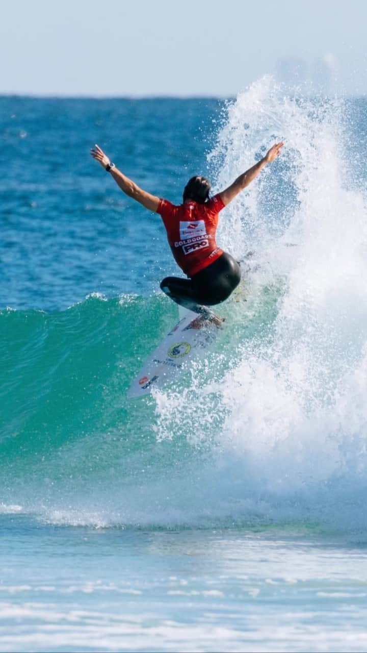 サリー・フィッツギボンズのインスタグラム：「A day @boostaus #GoldCoastPro full of ocean energy, community love and next generation froth 🙌🏼 —————— @wsl @gwmaustralia @harveynormanau」