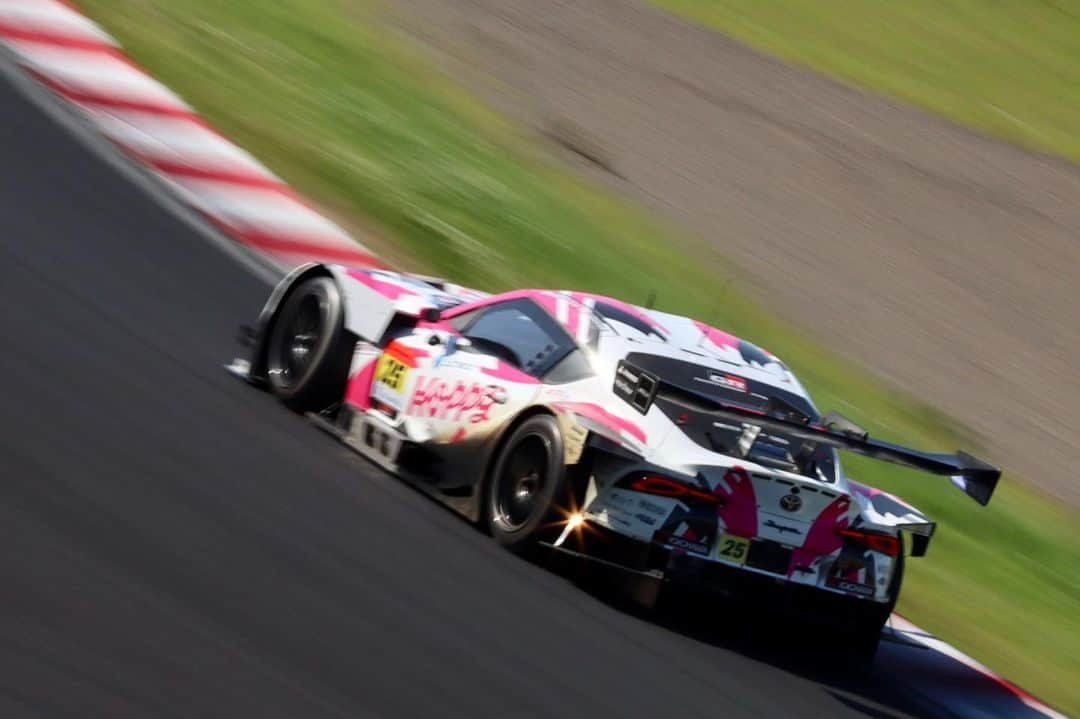 ピエール北川さんのインスタグラム写真 - (ピエール北川Instagram)「📷 #SUPERGT  GT300 TESTDAY No.25 Hoppy Shatz GR Supra  and Takeshi Tsuchiya manager」5月11日 15時17分 - pierrekitagawa