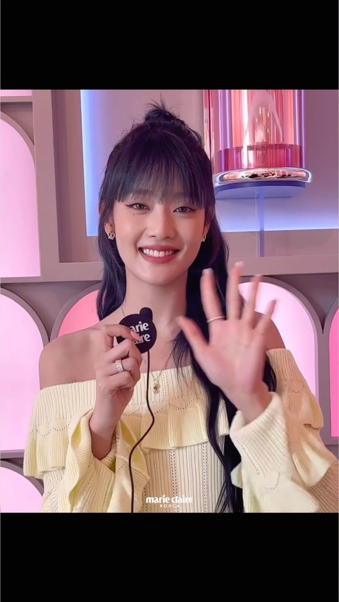 Official STYLENANDAのインスタグラム：「3CE의 사랑스러운 뮤즈, 민니가 블러 매트 립스틱 런칭을 축하하러 블러 매트 시티 팝업에 방문했어요.💕 그 현장을 마리끌레르 코리아가 함께했습니다.  REPOST〰️ #제작협찬 #마리가간다 손쉽게 도톰한 오버립을 완성해주는 신상 립스틱을 소개합니다.😘 #3CE (@3ce_official)의 블러 매트 립스틱 신제품 출시를 기념한 팝업 스토어가 오늘 문을 열었는데요✨(여자)아이들(@official_g_i_dle) 민니(@min.nicha)가 방문해 3ce의 블러 매트 립스틱 신제품을 만나보며 즐거운 시간을 보냈는데요. 달콤한 디저트부터 멋진 포토존까지! 다양한 액티비티가 있는 팝업 현장을 지금 바로 만나보세요 💕  📍 장소 : 3CE 스타일난다 홍대 플래그십 스토어 (마포구 와우산로 29 다길 23 4 층)  #3CESTYLENANDA #3CE스타일난다 #HOUSEOF3CE #3CEBLURMATTELIPSTICK #3CE블러매트립스틱 #3CELIP #3CELIPSTICK #BLURTHELINE #3CEBLURMATTECITY」