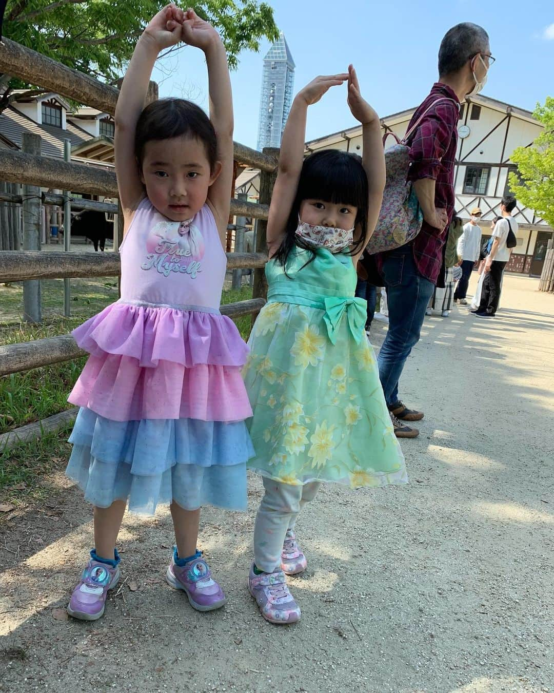 花蝶しほさんのインスタグラム写真 - (花蝶しほInstagram)「#志麻ちゃん家族と #東山動物園 #子供4人って #とにかく #凄いw #とにかく #元気 #久しぶり感は無く #沢山 #遊びました」5月11日 15時43分 - s1h0i1h2o