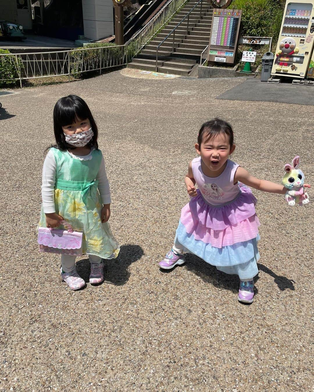 花蝶しほさんのインスタグラム写真 - (花蝶しほInstagram)「#志麻ちゃん家族と #東山動物園 #子供4人って #とにかく #凄いw #とにかく #元気 #久しぶり感は無く #沢山 #遊びました」5月11日 15時43分 - s1h0i1h2o