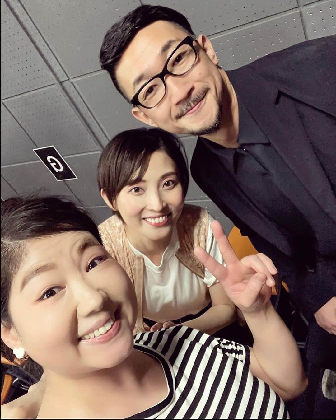 福田ゆみさんのインスタグラム写真 - (福田ゆみInstagram)「本日19時開演✨✨✨当日券は若干出るとの事。 受付時混み合いますので、お早めのご来場ご協力お願いします✨ #馬場園梓 さんと　#原田佳奈 ちゃんも来てくれました。久しぶりに会えて嬉しかー🎵 ありがとうございます🎵 #東京マハロ  #母も宇宙もフェミニストも #矢島弘一 #福澤重文 #宮下貴浩  #福田ユミ」5月11日 15時42分 - yumifukuda0511