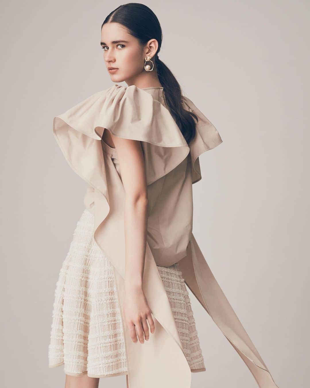 アディアムのインスタグラム：「Perfect pairings. Easy knits meet billowy blouses to take you from day to night.」