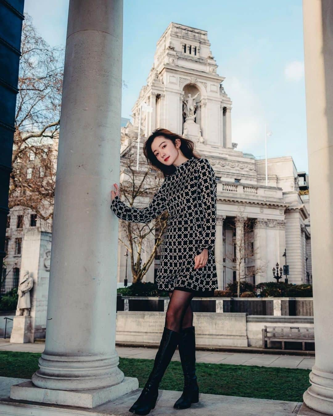 神谷由香さんのインスタグラム写真 - (神谷由香Instagram)「7 months in London🇬🇧  今日でロンドン生活7ヶ月経ちました！  大分生活に慣れてきて街で キョロキョロしなくなったよ！笑  でも留学は楽しいことばかりでは ありません🥹🥹  異国の地で生活するといい事も悪い事も いろーんな事が起こって、自分の感情の波に 自分がのまれてしまいます🥲  そんな時、ポジティブシンキングって とっても大事だなぁって思う。  朝起きてすぐカーテン開けて 『今日もいい一日になるぞ〜』って 1日の初めに言葉に出すようにしてる！  みんなのいい自分の機嫌の取り方あったら 教えてください💫💫  #ロンドン　#london #留学　#londonlife  #ロンドン留学」5月11日 7時17分 - kamiya_yuka_