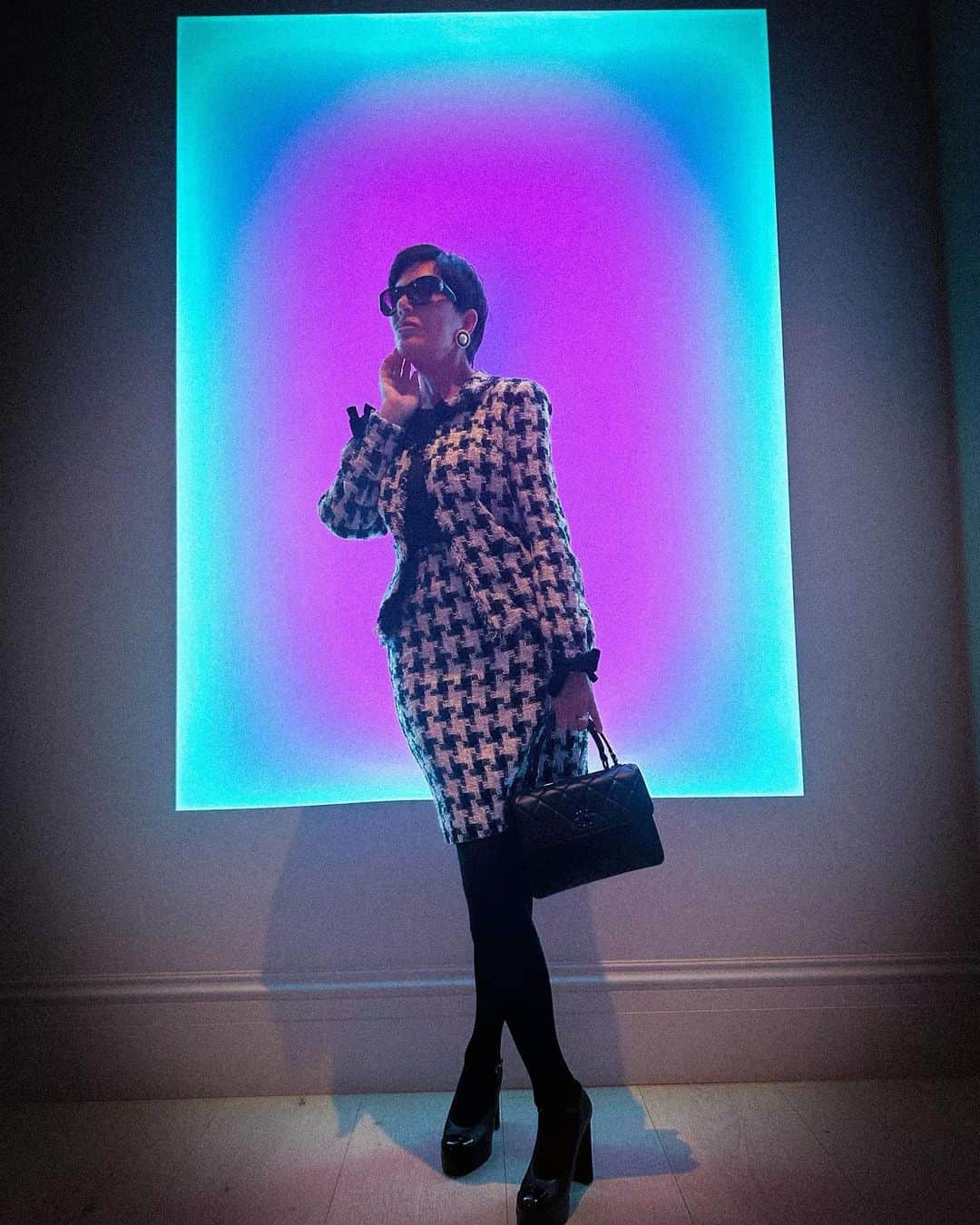 クリス・ジェンナーさんのインスタグラム写真 - (クリス・ジェンナーInstagram)「When you’re all dressed up in vintage Chanel, the only place to go is the Chanel show! Thank you @chanelofficial for the amazing show!   Makeup by @etienneortega  Hair by @leajourno   Thank you Eti for these photos 💜  Last pic by @matthewbaronphoto @shutterstocknow」5月11日 7時25分 - krisjenner