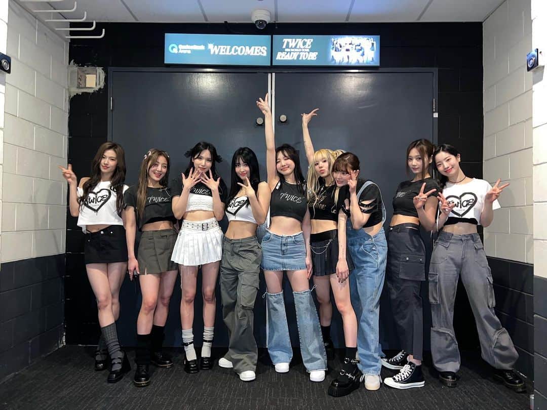 TWICEのインスタグラム：「TWICE 5TH WORLD TOUR ‘READY TO BE’ IN #SYDNEY - DAY 1 🍭  TWICE in SYDNEY for the FIRST TIME💗  So happy to meet you all, ONCE!  See you tomorrow🥰  #TWICE #트와이스 #READYTOBE #TWICE_5TH_WORLD_TOUR #TWICE_5TH_WORLD_TOUR_IN_SYDNEY」