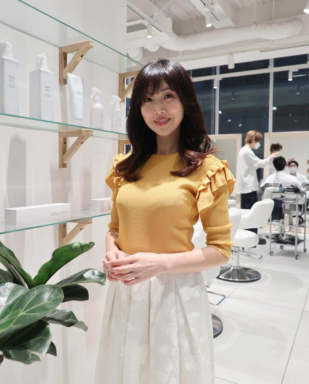 ImotoEtsuyo さんのインスタグラム写真 - (ImotoEtsuyo Instagram)「#おはようございます  ・  ・ 先日の #美容day  ・ 忙しい時こそ 髪も綺麗に🤍 ・  いつもお世話になっている @zacc.kayama さん @zacc_hairsalon へ。 ・ 髪の事は 完全にお任せしてます。  ・  今回の仕上げは @maho_ishimori  さんに 巻いて頂きました。 ・ ありがとうございました✨ ・ #銀座美容室  #銀座一丁目美容室  #銀座ヘアサロン  #ヘアカット  #ヘアマニキュア  #トリートメント  #hair  #hairstyle  #haircut  #hairstylist  #銀座一丁目  #ginzahairsalon #大人ヘア  #大人ヘアスタイル #アラフィフ  #アラフィフヘアスタイル #美髪  #美髪サロン #大人髪 #くびれヘア」5月11日 7時45分 - bisuhada