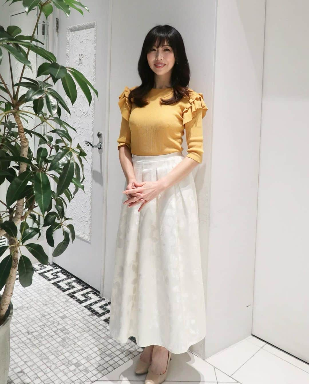 ImotoEtsuyo さんのインスタグラム写真 - (ImotoEtsuyo Instagram)「#おはようございます  ・  ・ 先日の #美容day  ・ 忙しい時こそ 髪も綺麗に🤍 ・  いつもお世話になっている @zacc.kayama さん @zacc_hairsalon へ。 ・ 髪の事は 完全にお任せしてます。  ・  今回の仕上げは @maho_ishimori  さんに 巻いて頂きました。 ・ ありがとうございました✨ ・ #銀座美容室  #銀座一丁目美容室  #銀座ヘアサロン  #ヘアカット  #ヘアマニキュア  #トリートメント  #hair  #hairstyle  #haircut  #hairstylist  #銀座一丁目  #ginzahairsalon #大人ヘア  #大人ヘアスタイル #アラフィフ  #アラフィフヘアスタイル #美髪  #美髪サロン #大人髪 #くびれヘア」5月11日 7時45分 - bisuhada