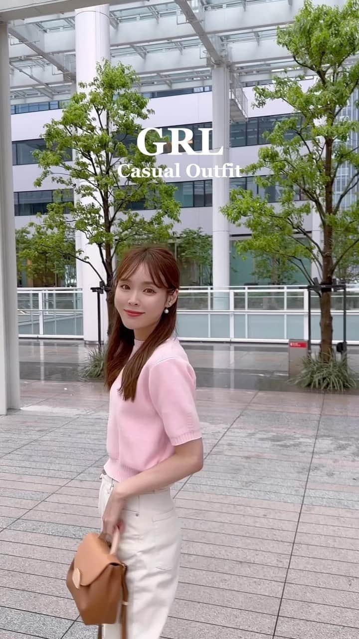 磯田 ひかる(Hikaru Isoda) のインスタグラム：「バズってたニットはやっぱり良かった♡  着用アイテムはコメント欄へ↪︎  —————————— picaru：162cm / 骨格ウェーブ 1st ブライトスプリング 2nd ブライトサマー  大人可愛いスタイルアップコーデ ヘアメイクを合わせた トータルスタイリングを提案🤍  不定期にストーリーで ファッションお悩み相談募集中🥰 ——————————  他の投稿を見る→【@picaruuu】  #grl #grl購入品 #grlコーデ #グレイル #グレイル購入品 #グレイルコーデ #骨格ウェーブ #骨格ウェーブコーデ #イエベ春 #イエベ春コーデ #おしゃれさんと繋がりたい #お洒落さんと繋がりたい #大人可愛いコーデ #大人カジュアル #今日のコーデ」