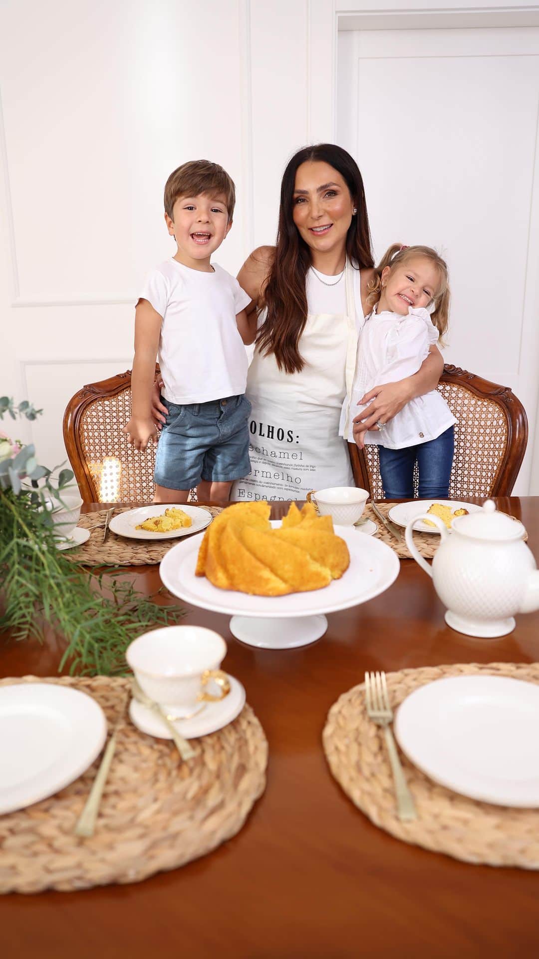 Lalá Noletoのインスタグラム：「Criar memórias ❤️ Momentos especiais que marcam a nossa vida. Cozinhar juntos, montar um a mesa, comer um bolinho em família são momentos que o amor de mãe se expressa! Obrigada pelo convite especial @camicado」