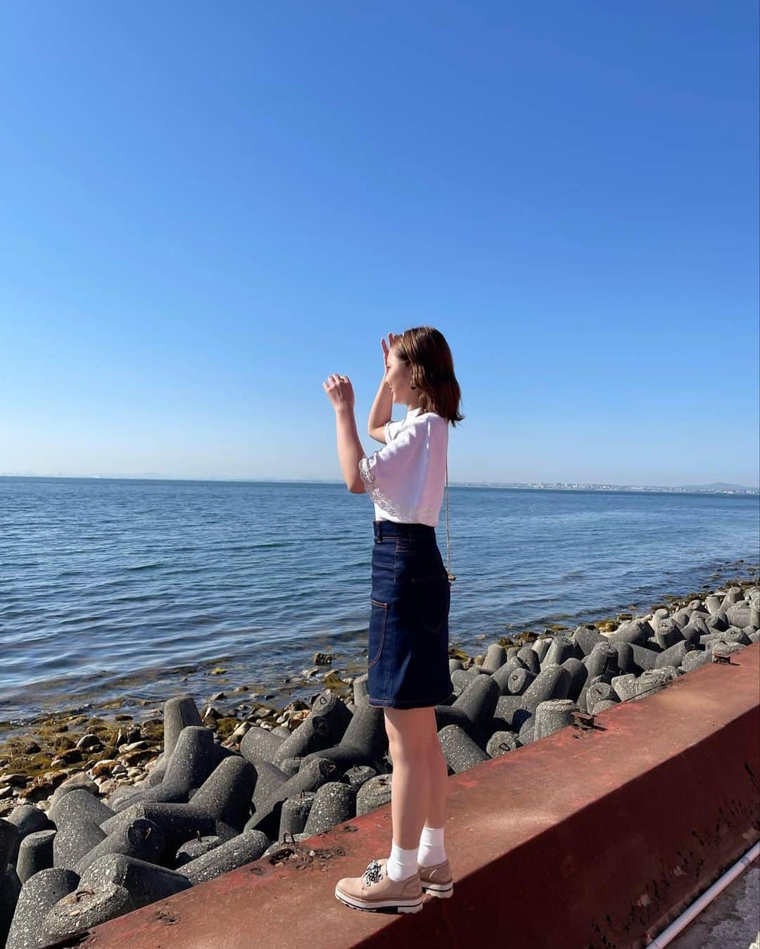 摩耶裕のインスタグラム：「. . 海眺めるの大好きなんですよねぇ🏝️💗」