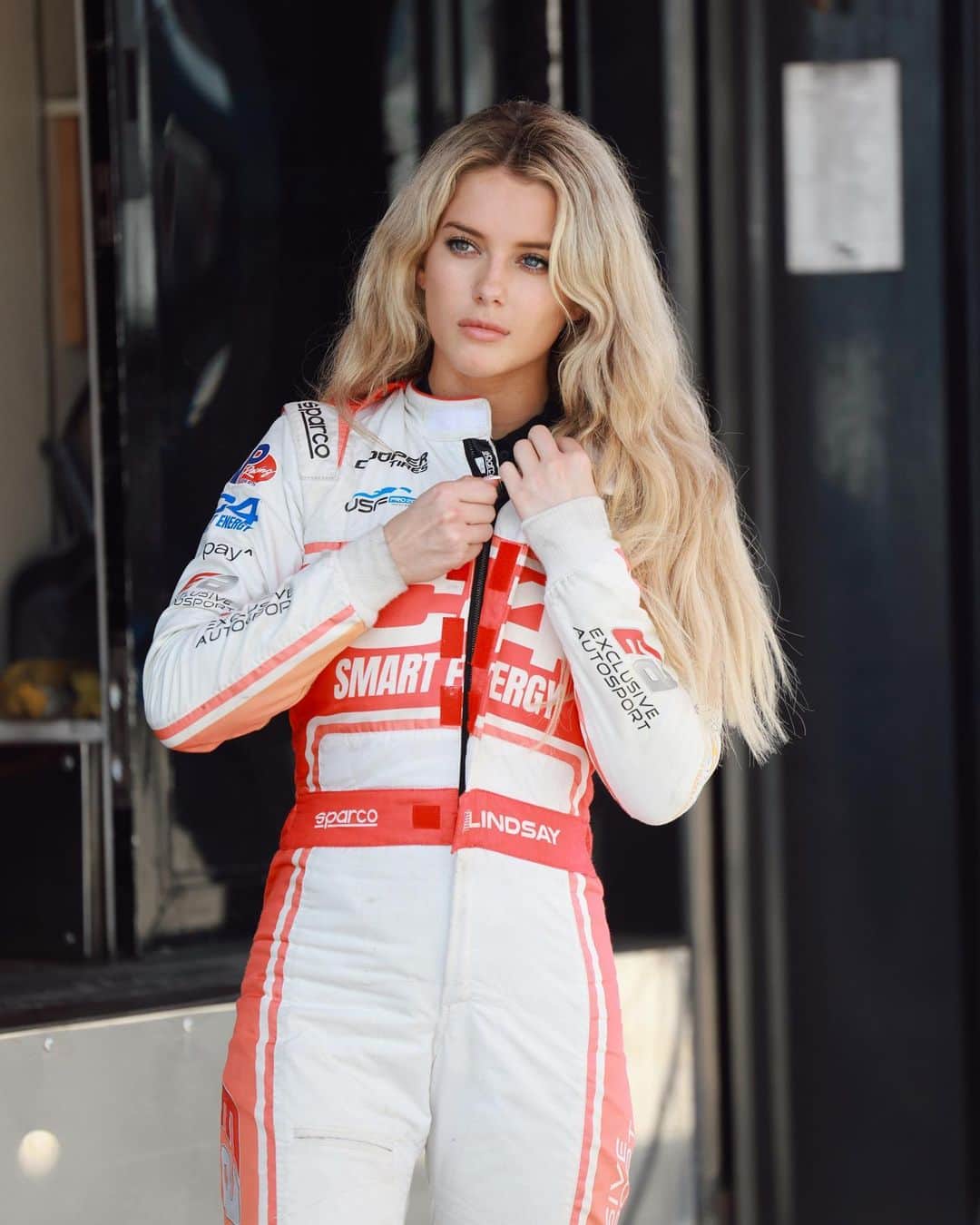Lindsay Brewerのインスタグラム：「It’s race week at IMS. feeling more ready than ever🏁 @c4energy」