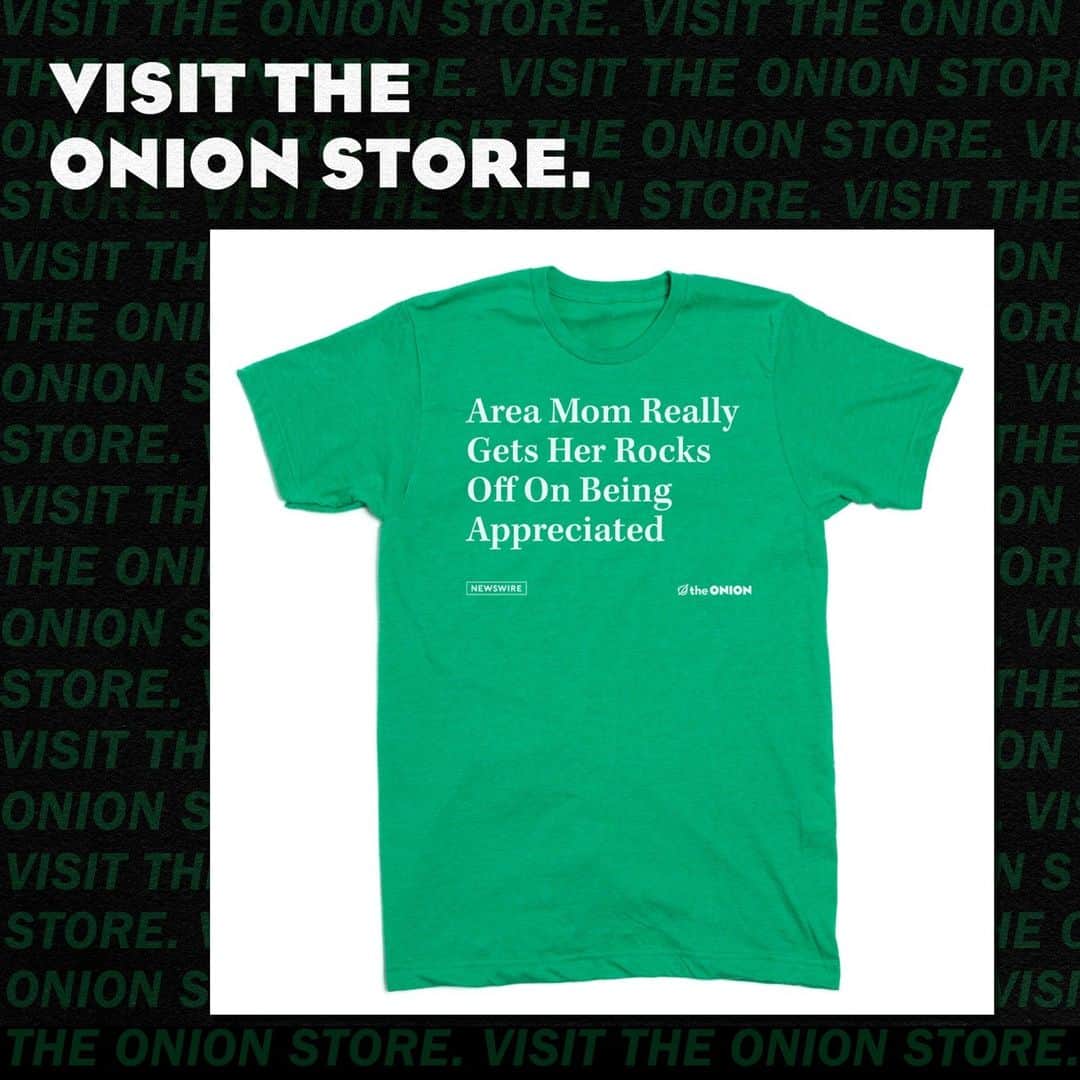 ジ・オニオンさんのインスタグラム写真 - (ジ・オニオンInstagram)「NOTICE: All Onion Store t-shirts are single-occupancy unless otherwise specified.」5月11日 9時25分 - theonion