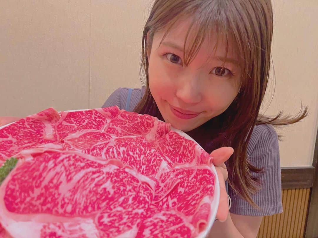 中村愛さんのインスタグラム写真 - (中村愛Instagram)「🥩♡ ・ ・ ・ #すき焼き (⸝⸝•ᴗ•⸝⸝)❣️ 昨日も昨日で食べすぎました😂🫰  さて木曜日、、、 疲れ溜まってきてますが みんなさん頑張りましょ♡  \( ･ω･ )/  #肉食女子 #肉食系女子」5月11日 9時34分 - nakamuramura_ai