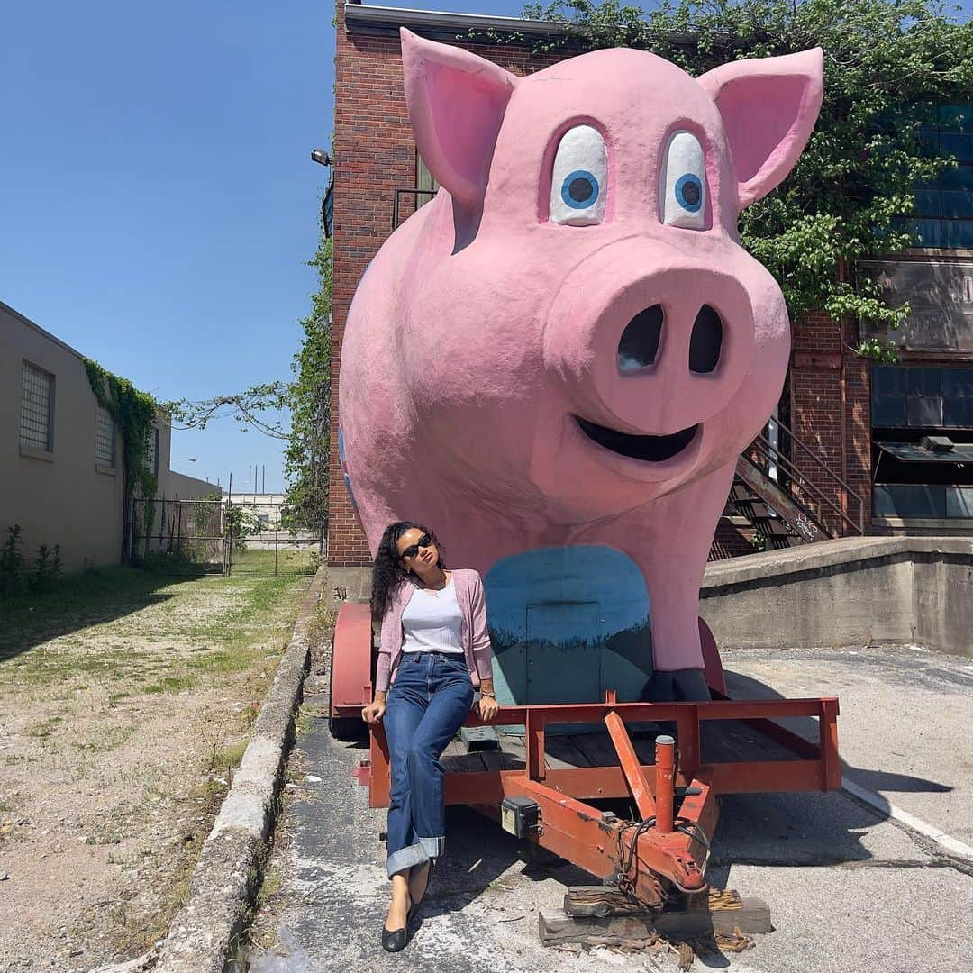 ティファニー・キャデラックさんのインスタグラム写真 - (ティファニー・キャデラックInstagram)「NO PORK ON MY FORK, NO SWINE WHEN I DINE Oink Oink」5月11日 9時38分 - fruitimami