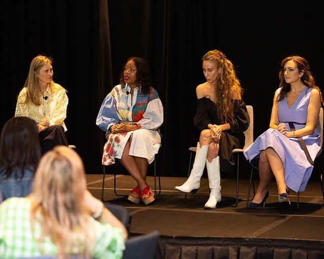 トレイシー リースさんのインスタグラム写真 - (トレイシー リースInstagram)「So honored to be a part of a discussion around sustainability in fashion at the #BBPWowmensLunch alongside my mentor @marahoffman and Jen Hyman moderated by  @laurenblauren. The conversation was incredibly thought-provoking, but as always, the actions that follow the conversation are what the world most wants.   Special thanks to @deepoku for including me in this discussion!」5月11日 9時59分 - tracy_reese