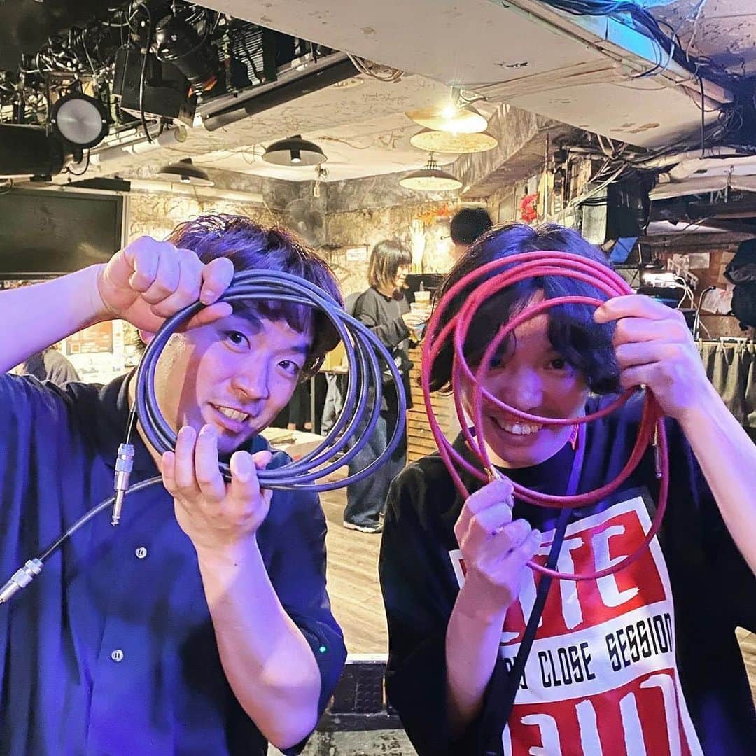 井澤惇のインスタグラム：「昨夜はKOTORIと2マンライブでした。 KOTORIのライブ熱さがたぎったなぁ。カッコ良かった！  そして突然参加してくれたG2ありがとう！ギリギリな「Tommorow」だったぜ  photo by @oyaide_neo & @yoshiaki_miura91」